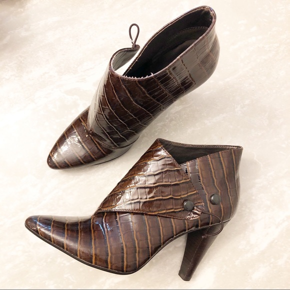 Via Spiga Shoes - NEW Via Spiga patent leather wrap ankle bootie 7